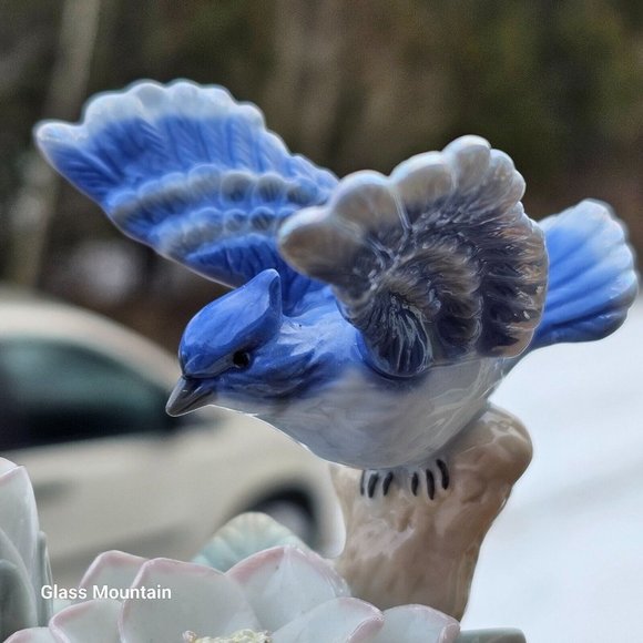 SOLD - Blue Jay Porcelain Vintage Melody Musical Box With Embossed Details - Picture 5 of 10